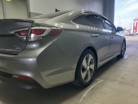 More photos of 2017 Hyundai Sonata Hybrid Limited at Metro Nissan of Indianapolis, IN