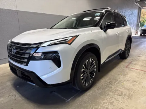 More photos of 2026 Nissan Rogue Platinum at Metro Nissan of Indianapolis, IN