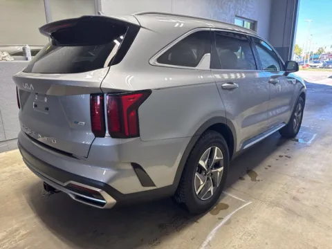 Another view of 2022 Kia Sorento Hybrid EX for sale in Indianapolis, IN at Metro Nissan of Indianapolis