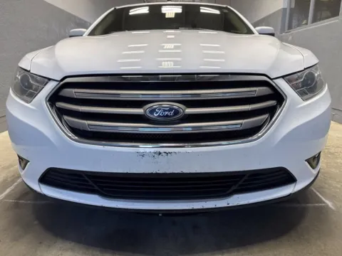 More photos of 2016 Ford Taurus SEL at Metro Nissan of Indianapolis, IN