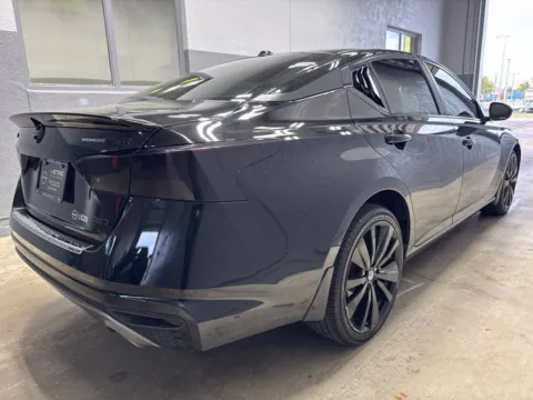 Another view of 2022 Nissan Altima 2.5 SR for sale in Indianapolis, IN at Metro Nissan of Indianapolis