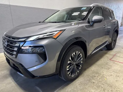 More photos of 2026 Nissan Rogue Platinum at Metro Nissan of Indianapolis, IN