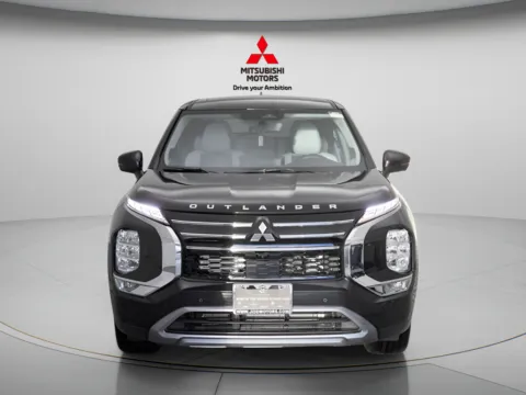 Photos of 2026 Mitsubishi Outlander SE for sale in Des Plaines, IL at Jidd Motors Mitsubishi