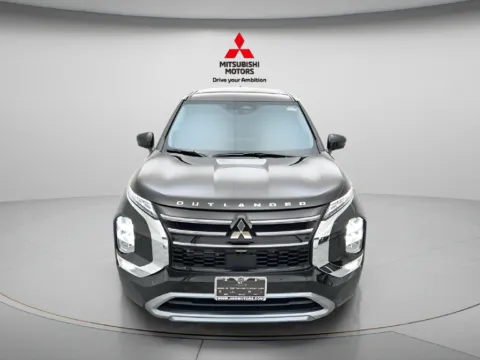 Photos of 2026 Mitsubishi Outlander SE for sale in Des Plaines, IL at Jidd Motors Mitsubishi