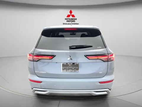 More photos of 2026 Mitsubishi Outlander SE at Jidd Motors Mitsubishi, IL