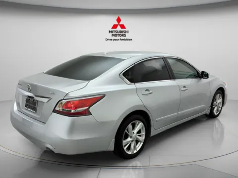 More photos of 2015 Nissan Altima 2.5 SV at Jidd Motors Mitsubishi, IL
