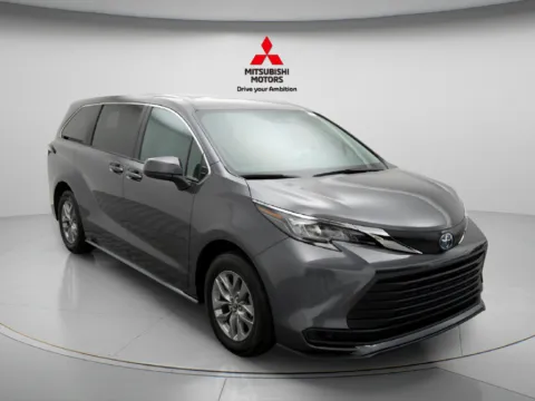 More photos of 2025 Toyota Sienna LE at Jidd Motors Mitsubishi, IL