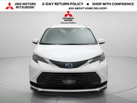Another view of 2025 Toyota Sienna LE for sale in Des Plaines, IL at Jidd Motors Mitsubishi