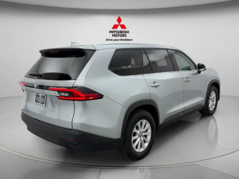 Another view of 2025 Toyota Grand Highlander XLE for sale in Des Plaines, IL at Jidd Motors Mitsubishi