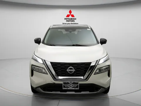 More photos of 2023 Nissan Rogue SL at Jidd Motors Mitsubishi, IL