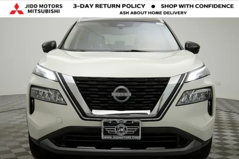 More photos of 2023 Nissan Rogue SL at Jidd Motors Mitsubishi, IL