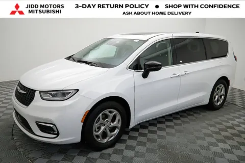 Another view of 2024 Chrysler Pacifica Limited for sale in Des Plaines, IL at Jidd Motors Mitsubishi