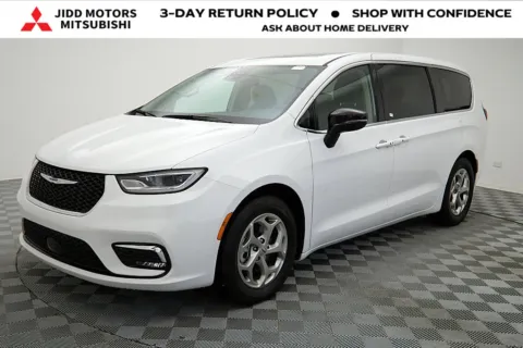 Photos of 2024 Chrysler Pacifica Limited for sale in Des Plaines, IL at Jidd Motors Mitsubishi