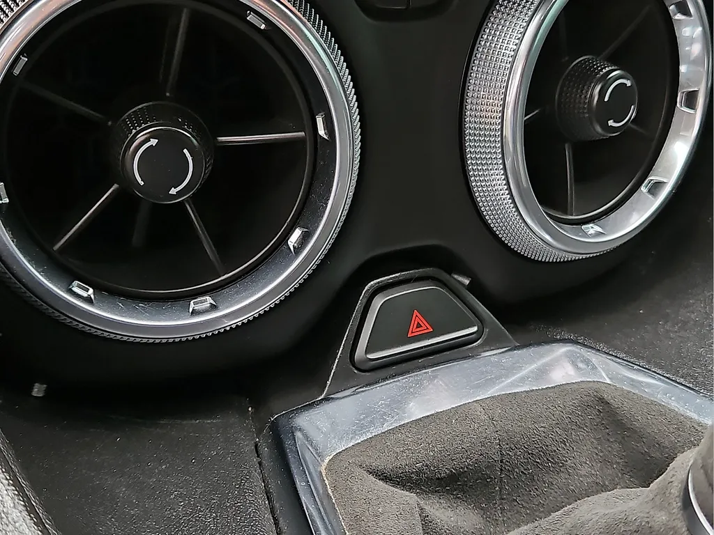 2020 Chevrolet Camaro 1LT - Photo 24