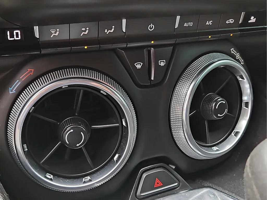 2020 Chevrolet Camaro 1LT - Photo 23