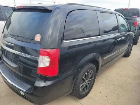 More photos of 2016 Chrysler Town & Country Touring-L at RightDrive - 7320 Alameda, TX