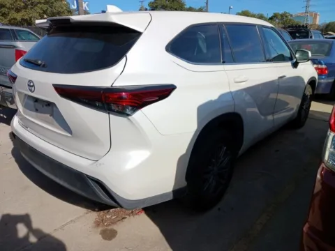 More photos of 2021 Toyota Highlander L at RightDrive - 7320 Alameda, TX