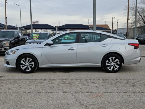 More photos of 2021 Nissan Altima 2.5 S at RightDrive - 7320 Alameda, TX