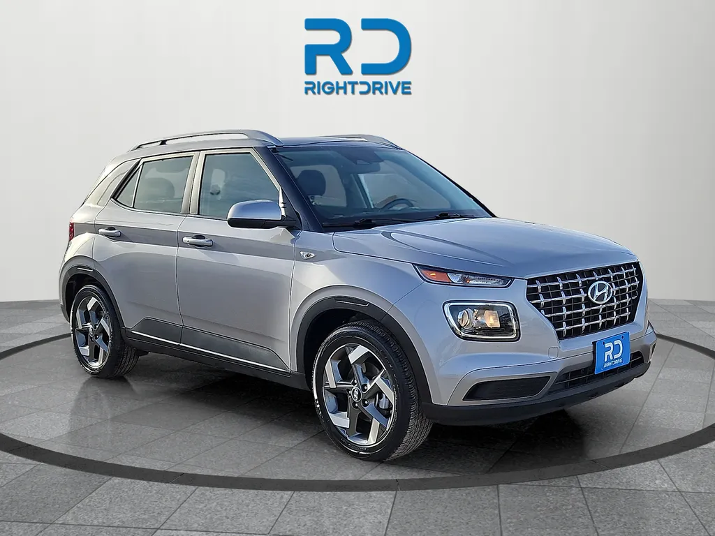 Silver 2025 Hyundai Venue SEL for sale in El Paso, TX
