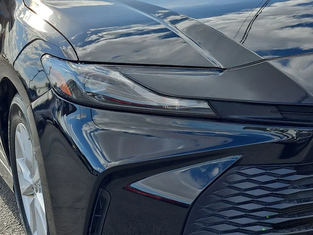 2025 Toyota Camry LE - Photo 8