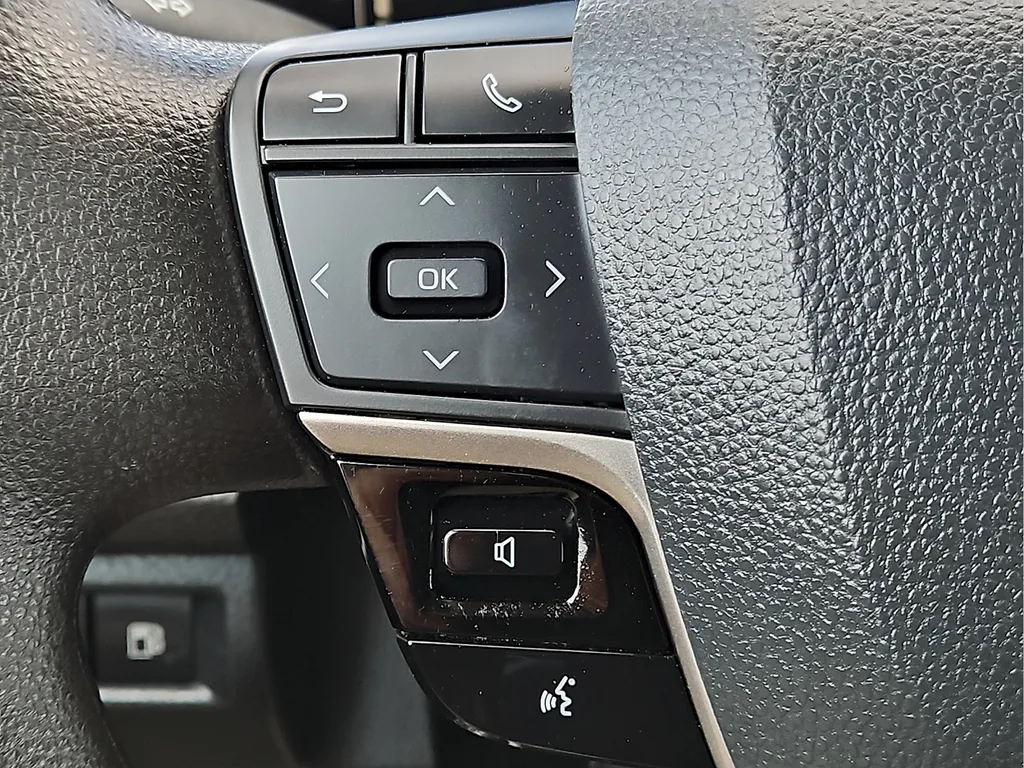 2025 Toyota Camry LE - Photo 21