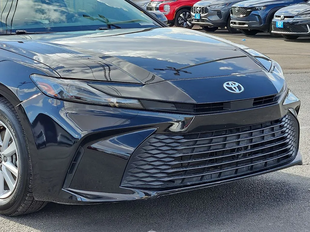 2025 Toyota Camry LE - Photo 7