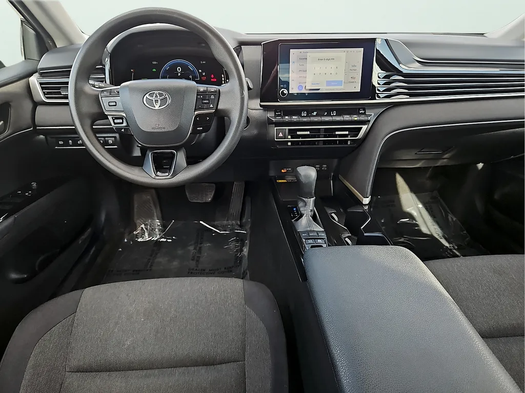 2025 Toyota Camry LE - Photo 14