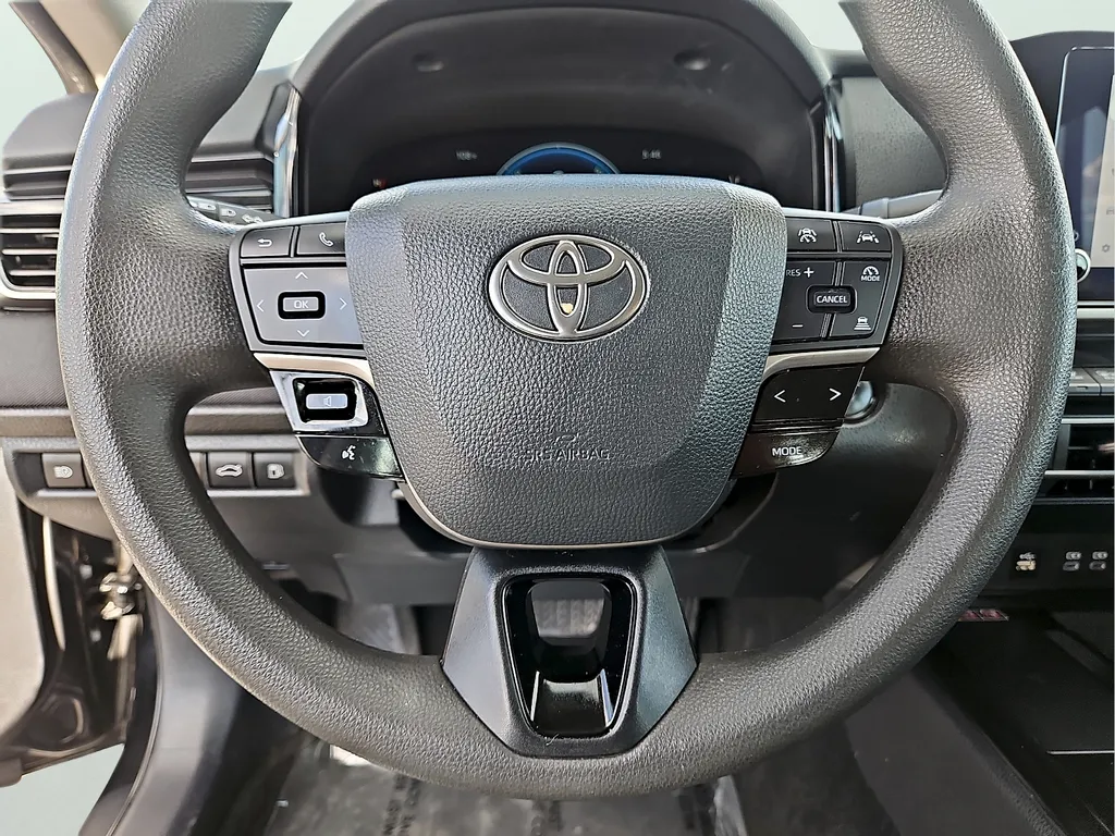 2025 Toyota Camry LE - Photo 24