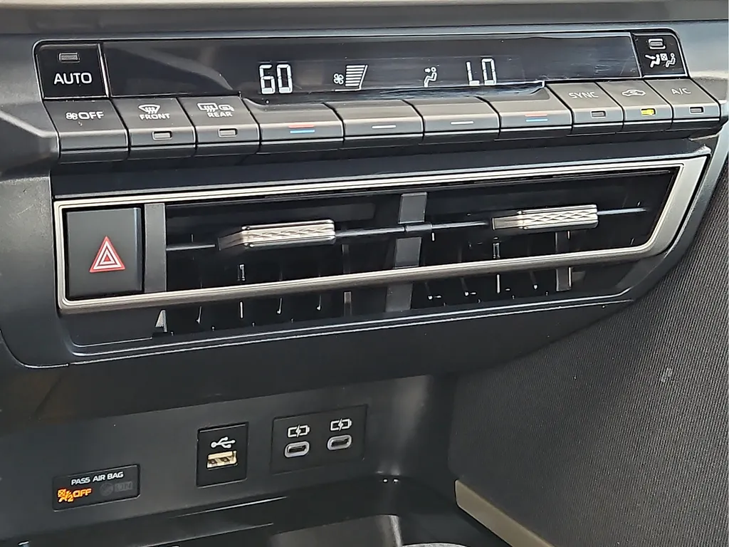 2025 Toyota Camry LE - Photo 22