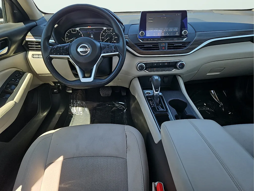 2025 Nissan Altima SV - Photo 13