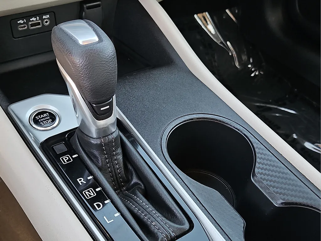 2025 Nissan Altima SV - Photo 25