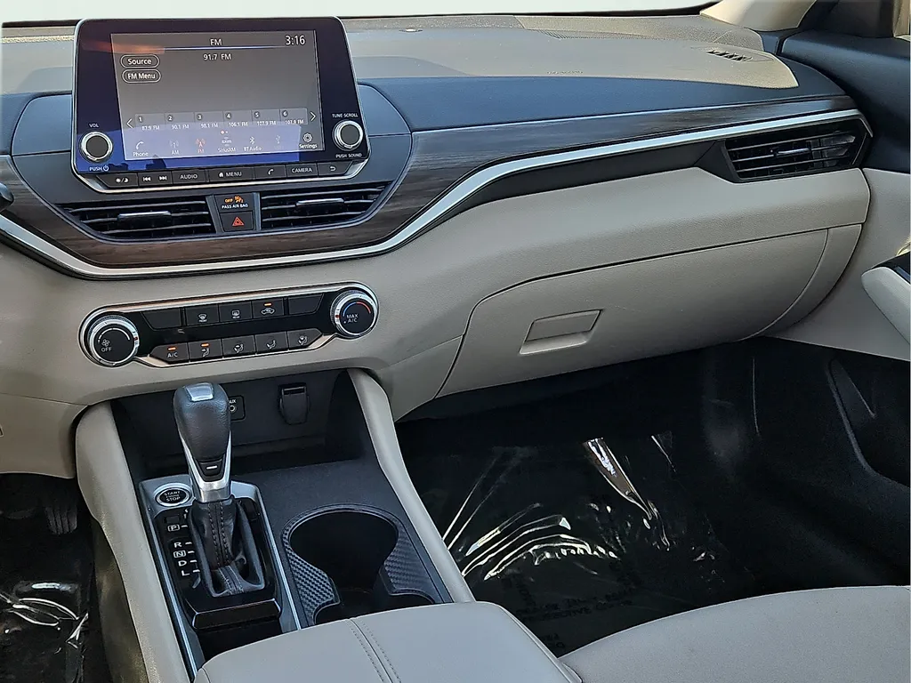 2025 Nissan Altima SV - Photo 14
