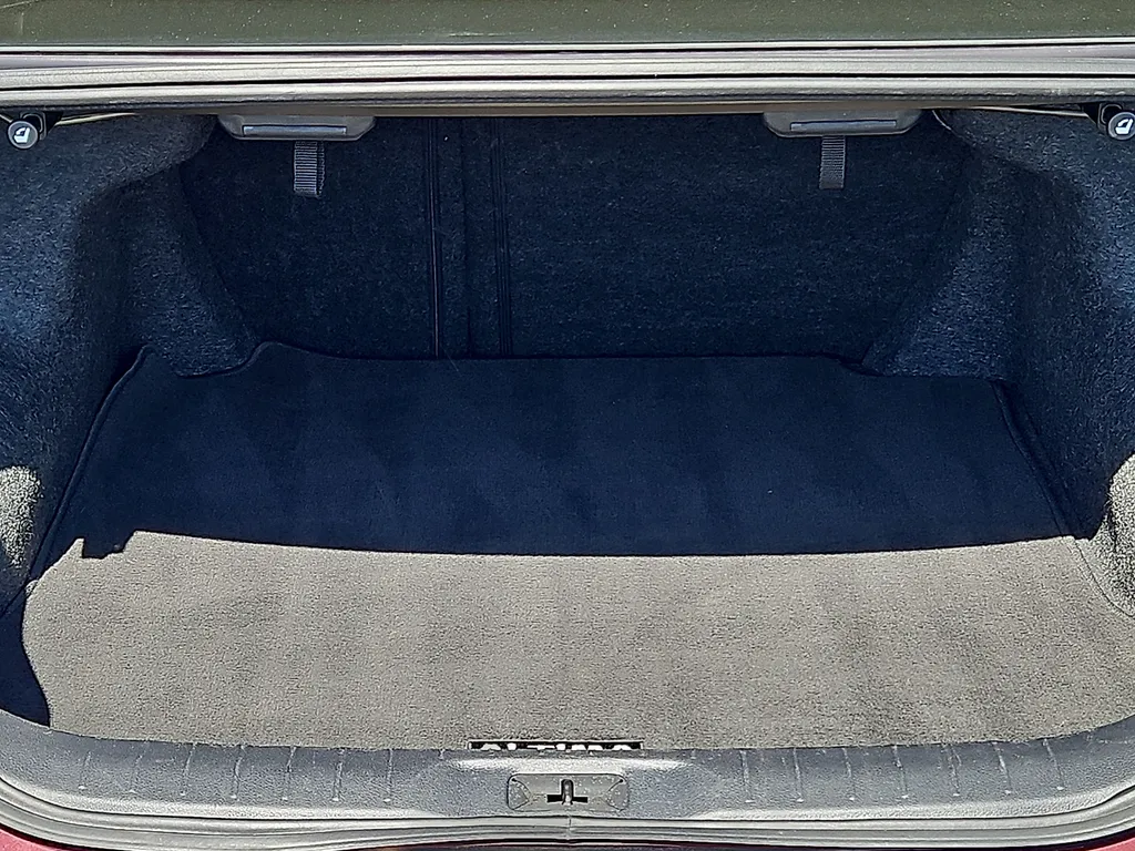 2025 Nissan Altima SV - Photo 10