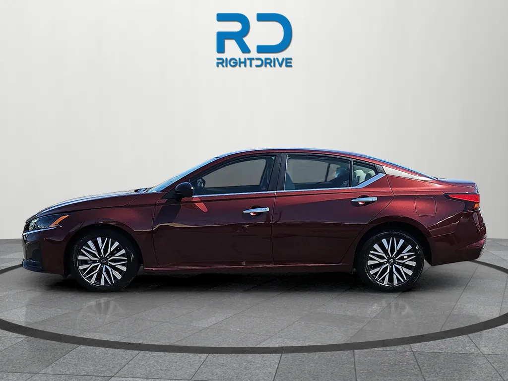 2025 Nissan Altima SV - Photo 6