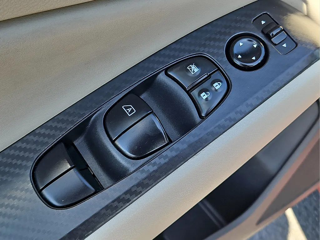 2025 Nissan Altima SV - Photo 16