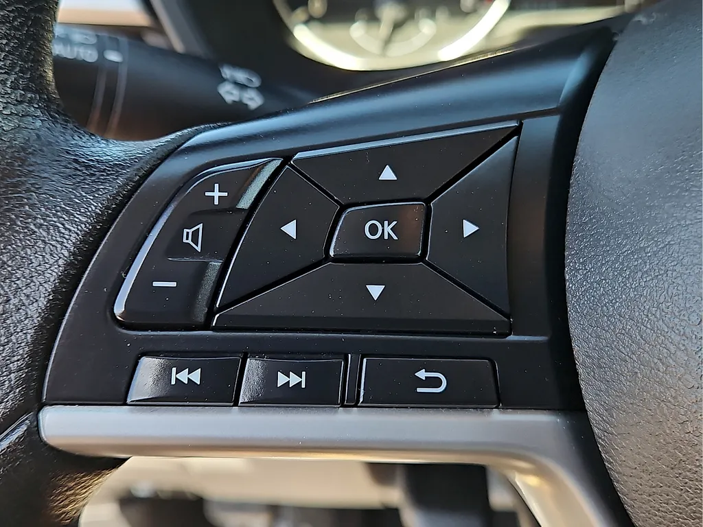 2025 Nissan Altima SV - Photo 22