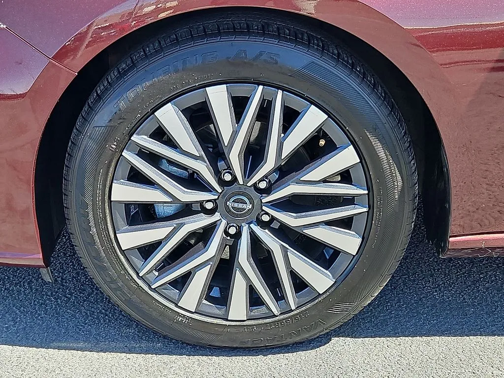 2025 Nissan Altima SV - Photo 9