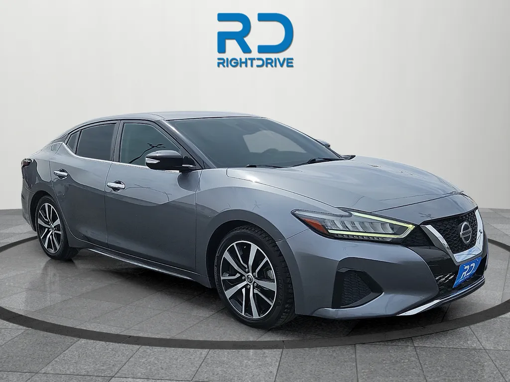 2022 Nissan Maxima SV's photo