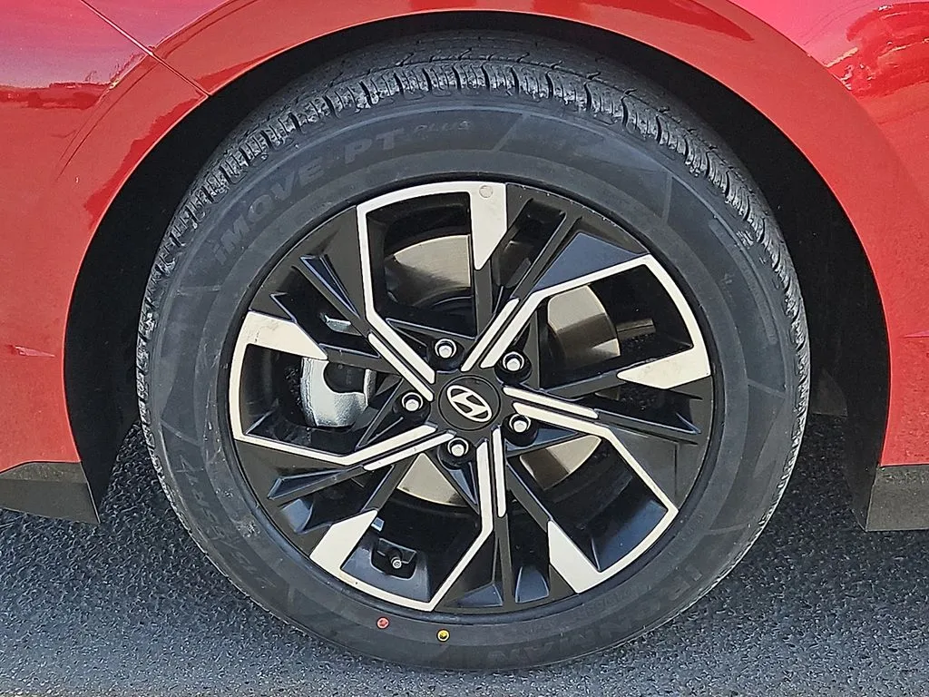 2025 Hyundai Sonata SEL - Photo 9