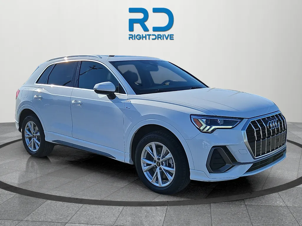 2024 Audi Q3 45 TFSI S Line Premium quattro's photo