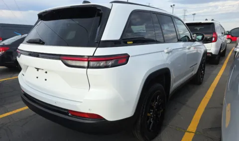 More photos of 2024 Jeep Grand Cherokee Altitude at RightDrive - 7320 Alameda, TX