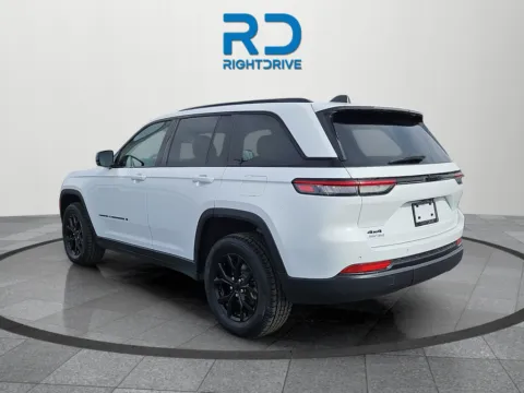 More photos of 2024 Jeep Grand Cherokee Altitude at RightDrive - 7320 Alameda, TX