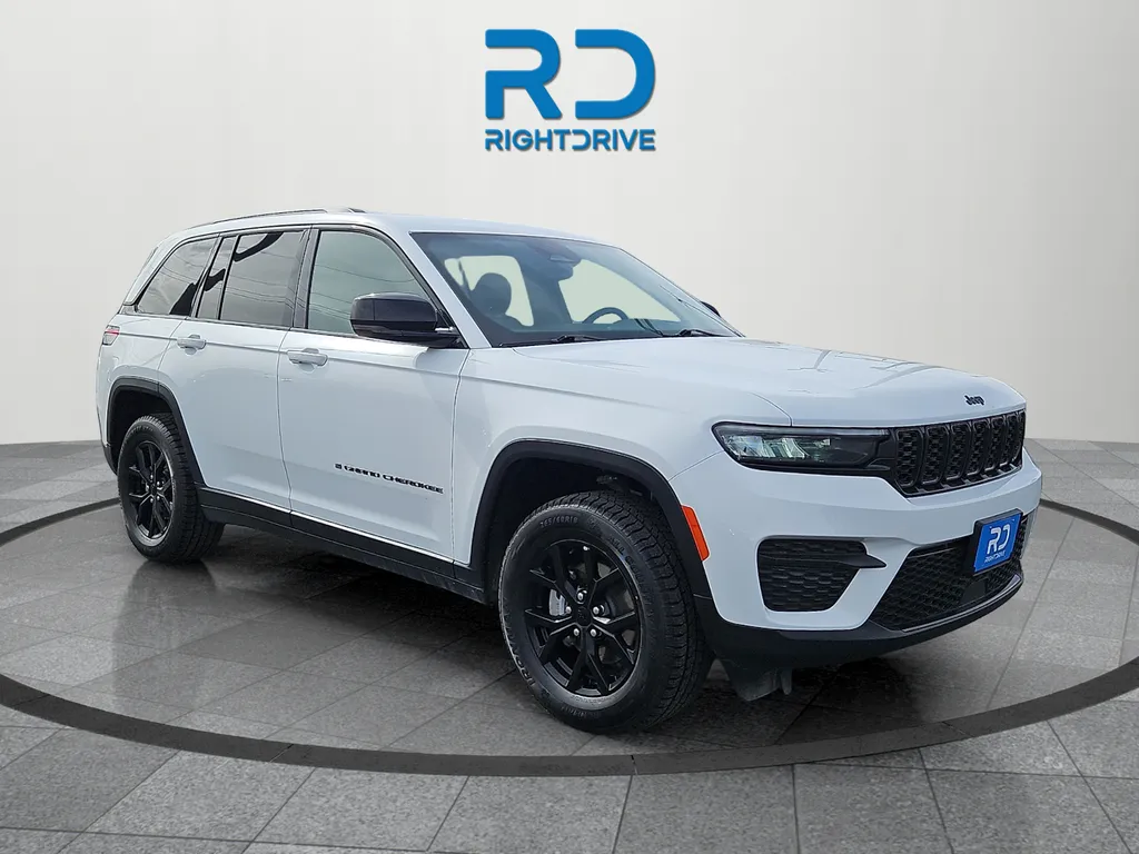 White 2024 Jeep Grand Cherokee Altitude for sale in El Paso, TX