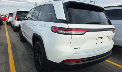 More photos of 2024 Jeep Grand Cherokee Altitude at RightDrive - 7320 Alameda, TX