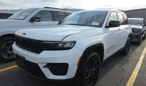 Another view of 2024 Jeep Grand Cherokee Altitude for sale in El Paso, TX at RightDrive - 7320 Alameda