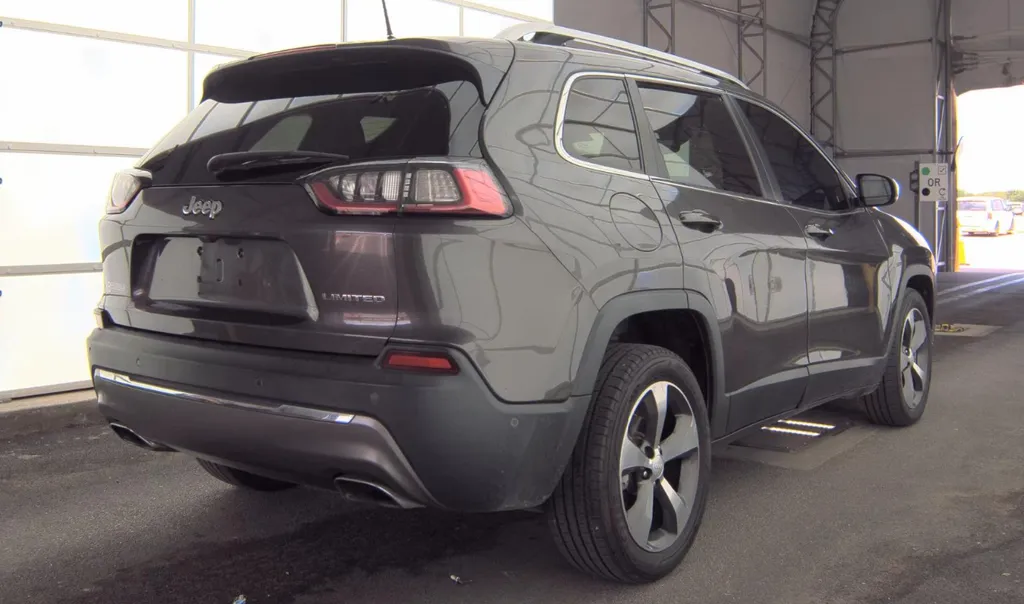 Jeep Cherokee photo 5