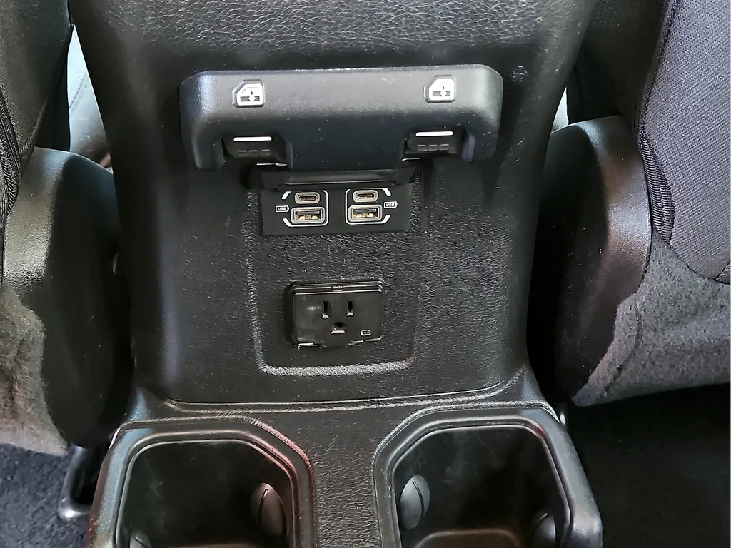 Jeep Wrangler photo 14