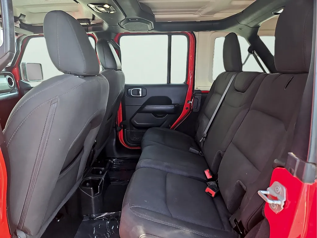 Jeep Wrangler photo 13
