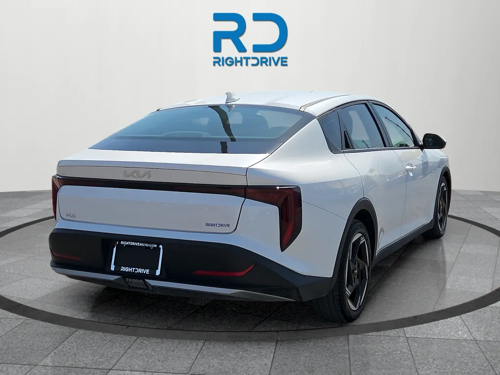 2025 Kia K4 EX - Photo 3