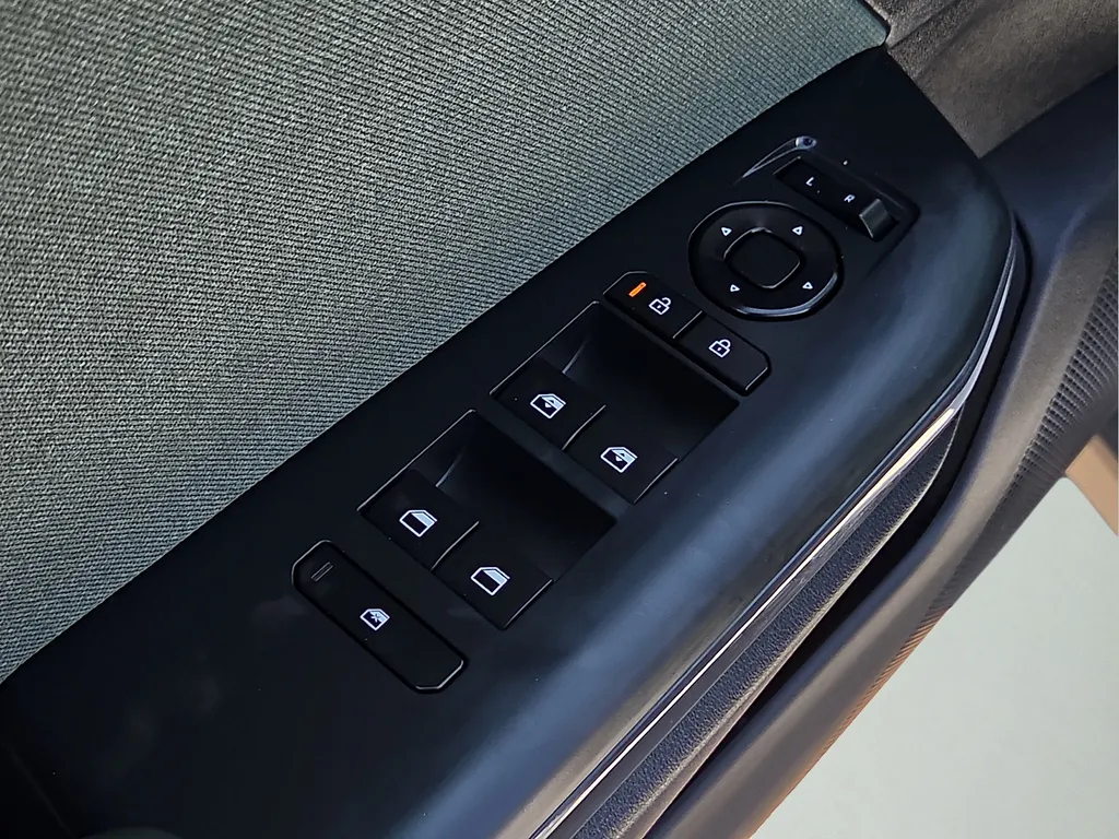 2025 Kia K4 EX - Photo 17